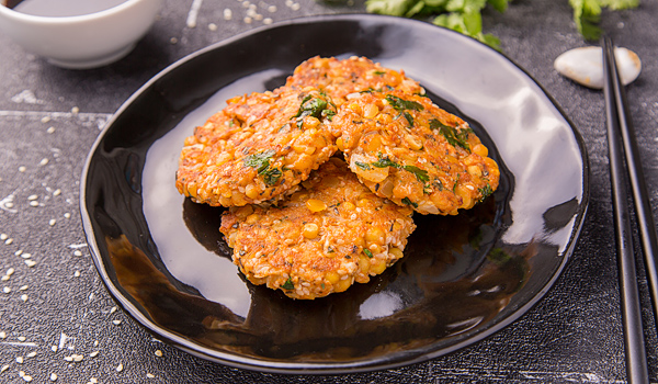 Гороховые оладьи с тофу и кунжутом