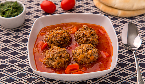 Тефтели из говядины и гречки в томатном соусе