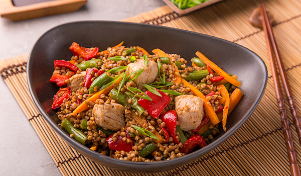 Стир-фрай с гречкой и свининой