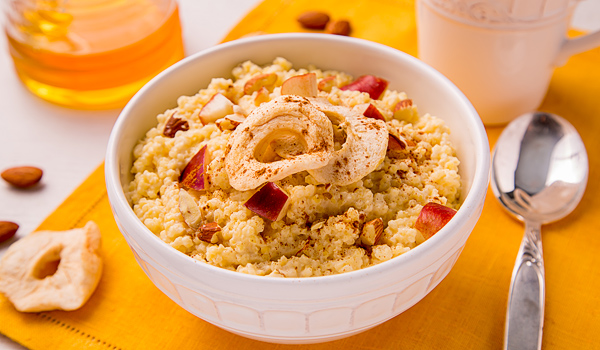 Пшенная каша с яблоками, миндалем и корицей