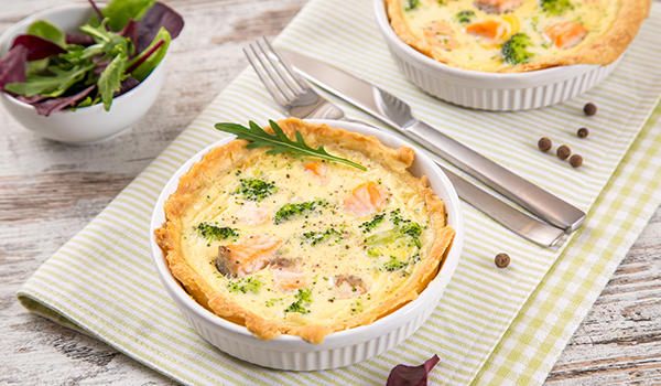 Quiche with salmon and broccoli