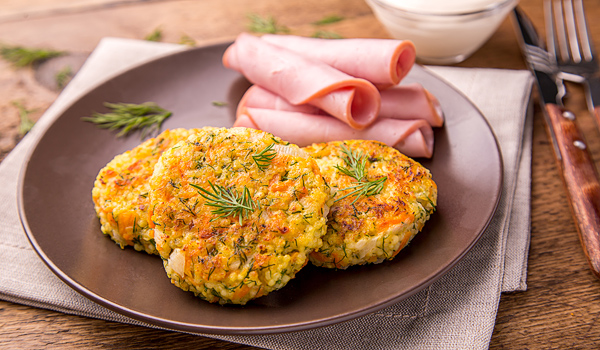Оладьи из пшенной каши с морковью