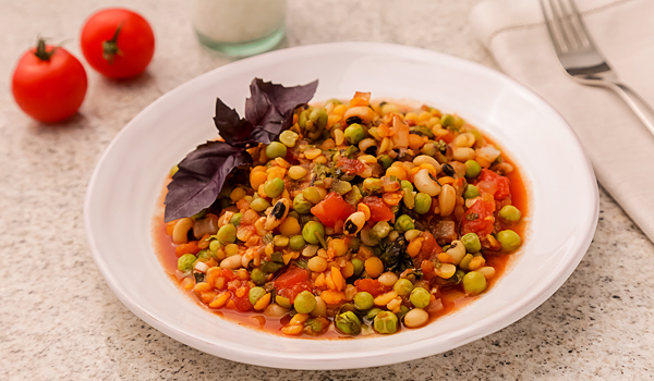 Пикантные бобы в томатном соусе