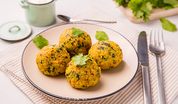 Крокеты из пшенки со шпинатом и йогуртом