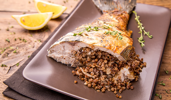 Карп, фаршированный гречкой