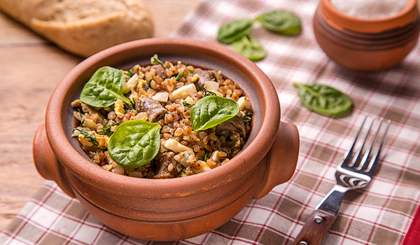 Шарлотка с яблоками и клюквой