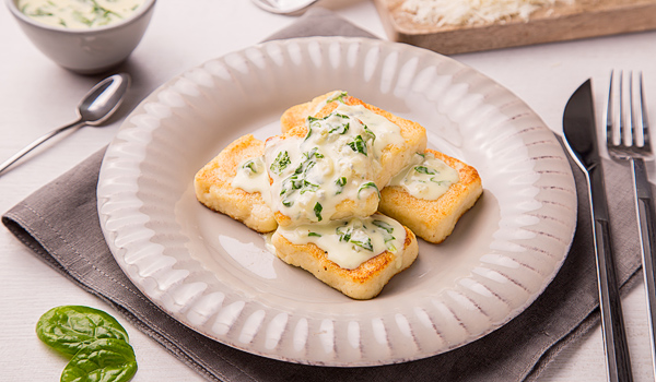 Манные ньокки с голубым сыром и шпинатом
