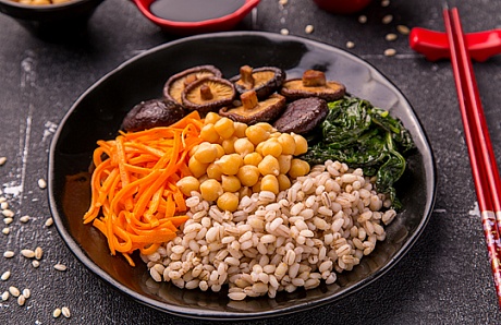 Pearl Barley Porridge with Vegetables and Shiitake Mushrooms