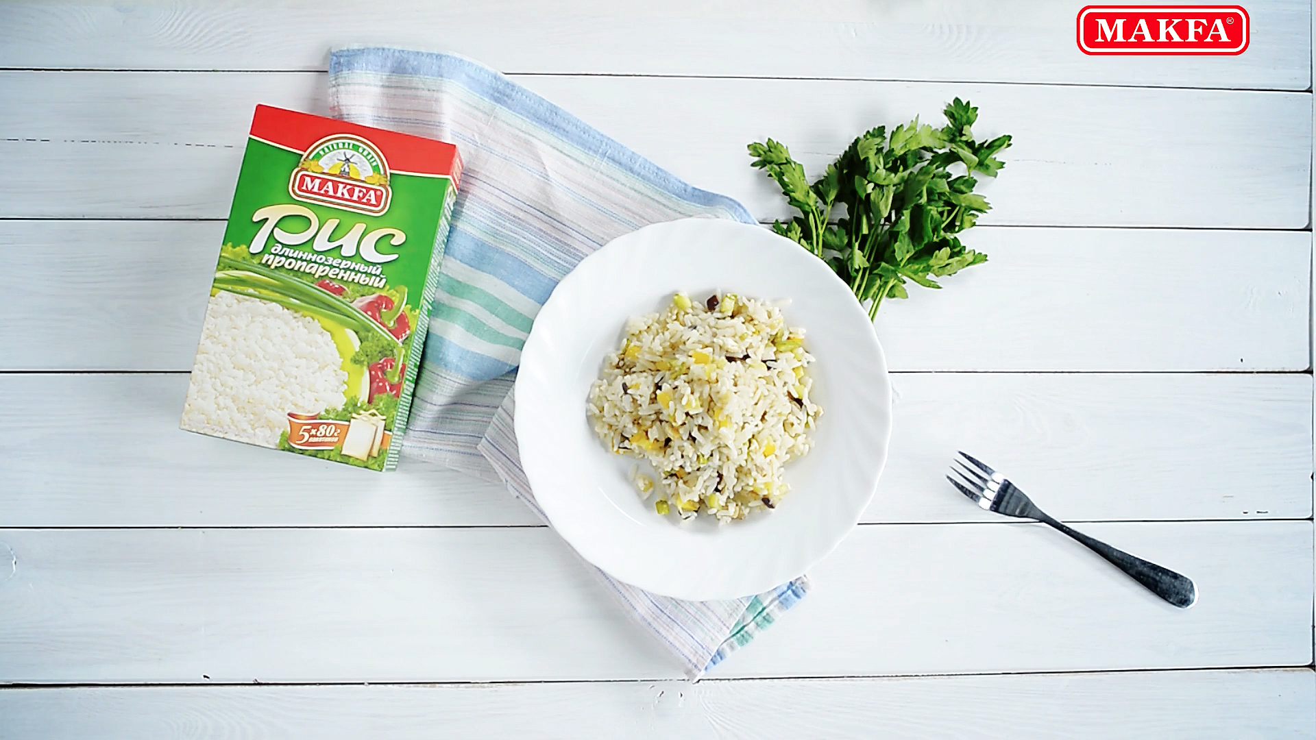 Жареный рис с овощами и яйцом