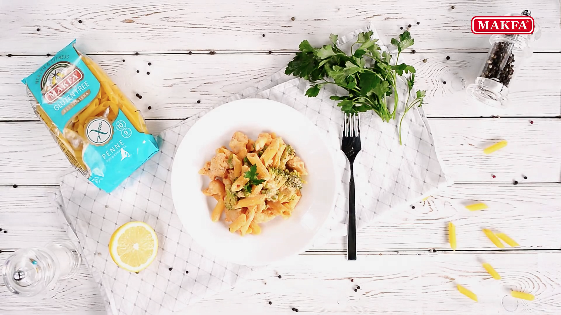 Безглютеновая паста с брокколи и горошком