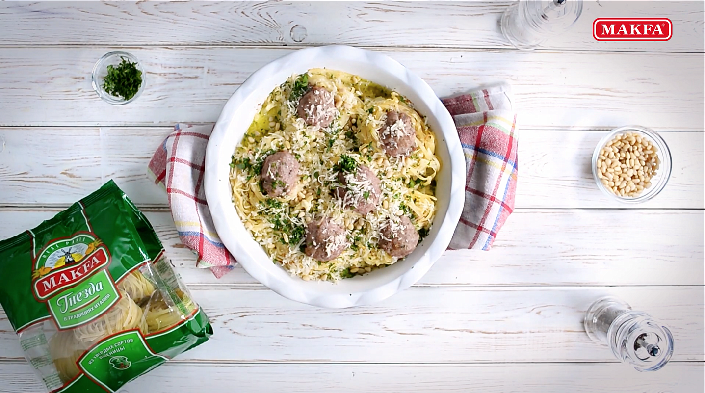 Гнезда с куриными фрикадельками